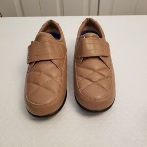 Dr. Scholl's Tan One Strap Leather Walker Gel cushion shoes size 6.5 W Tan